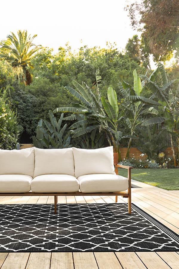Varia Trellis Black Outdoor Rug