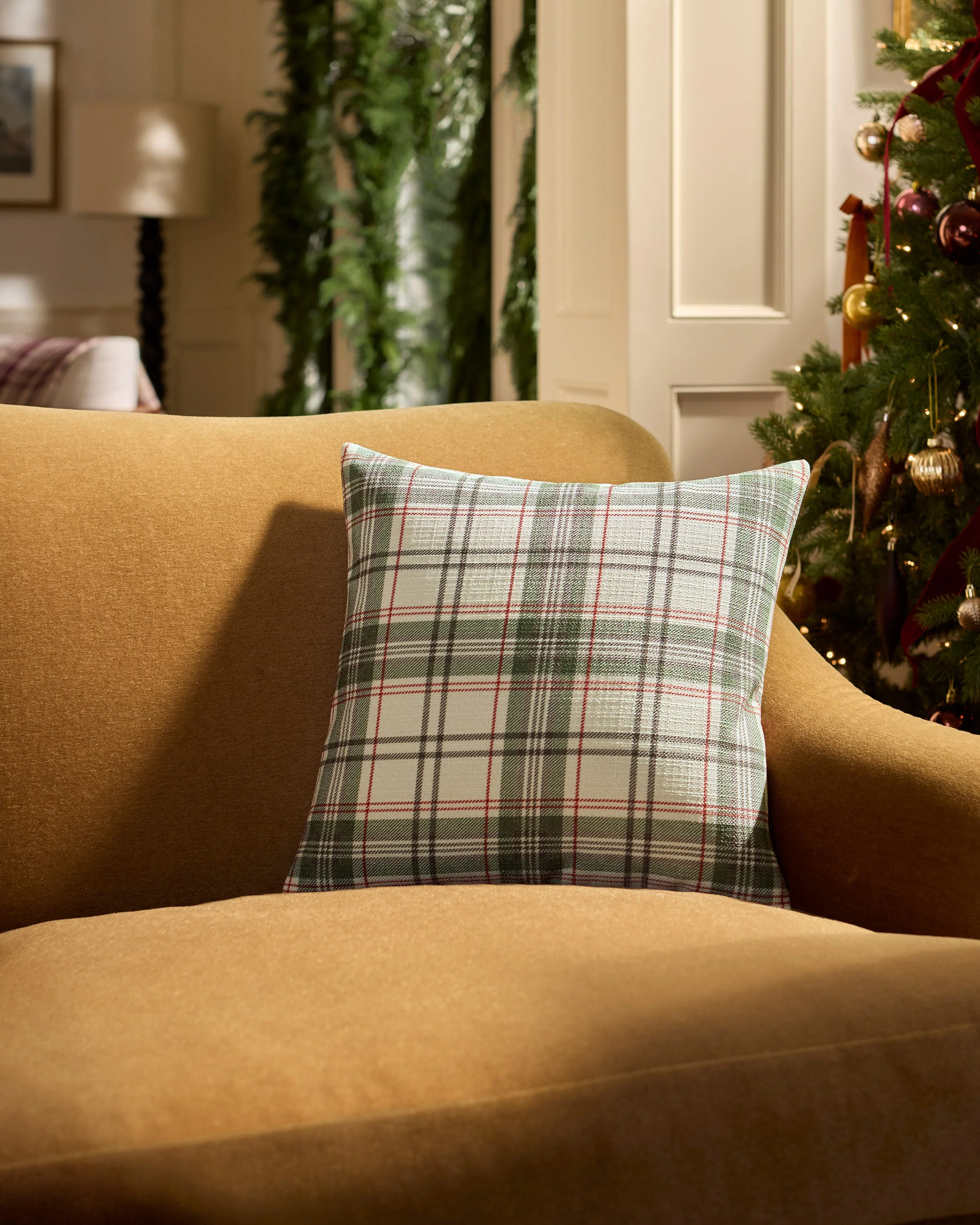 1118-noelle-tartan-eggshell-green-woven-throw-pillow-2.webp Noelle Tartan Eggshell & Green Woven Throw Pillow