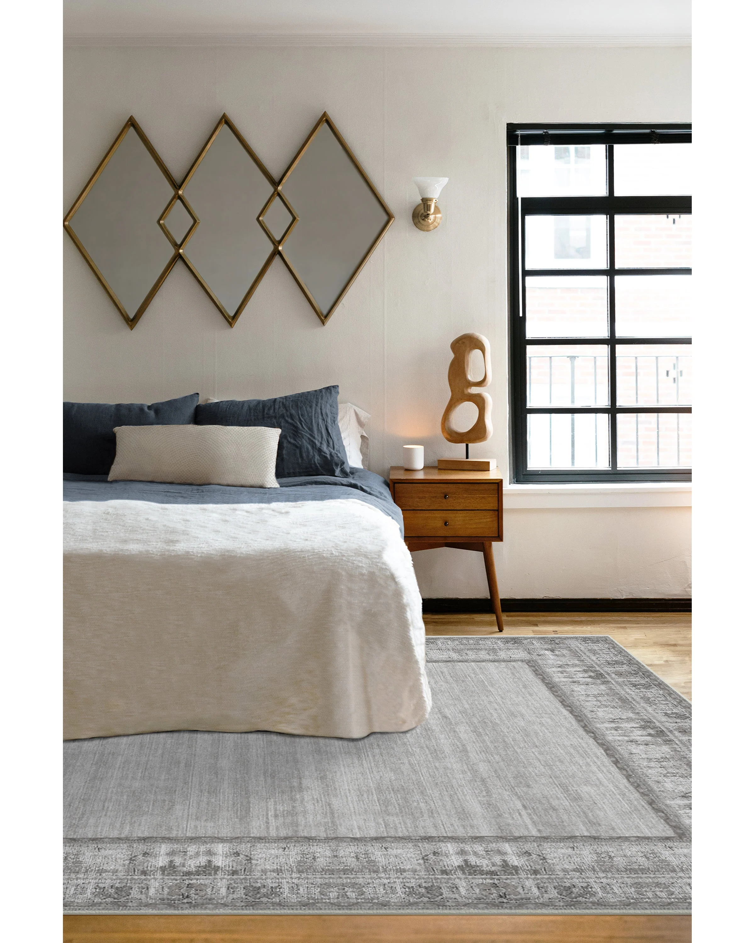 2-vintage-daisy-bordered-grey-flatwoven-rug-7.webp Vintage Daisy Bordered Grey Flatwoven Rug