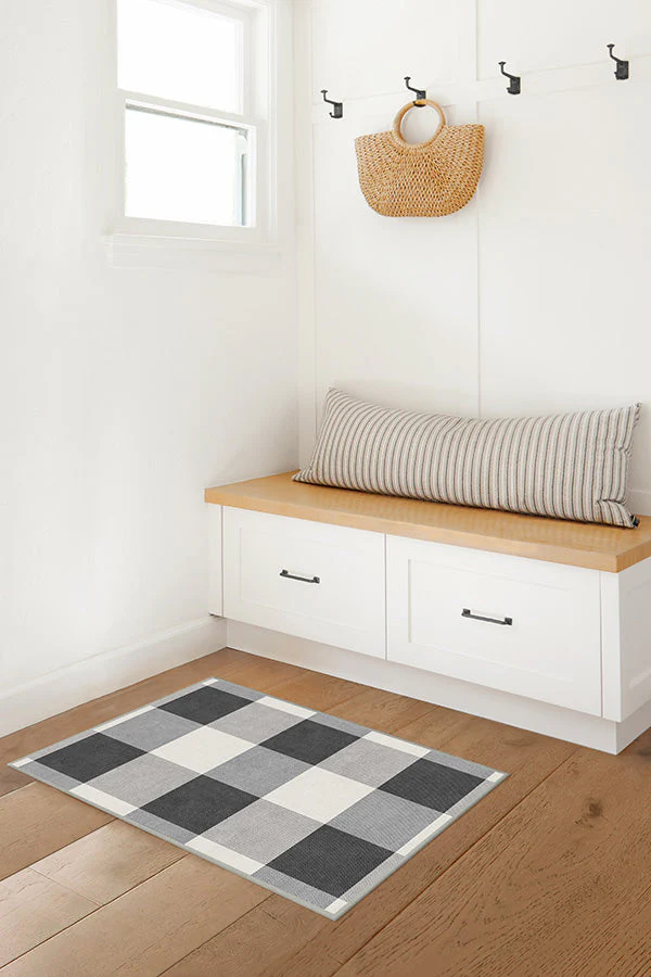22-buffalo-plaid-black-white-flatwoven-rug-4.webp Buffalo Plaid Black & White Flatwoven Rug