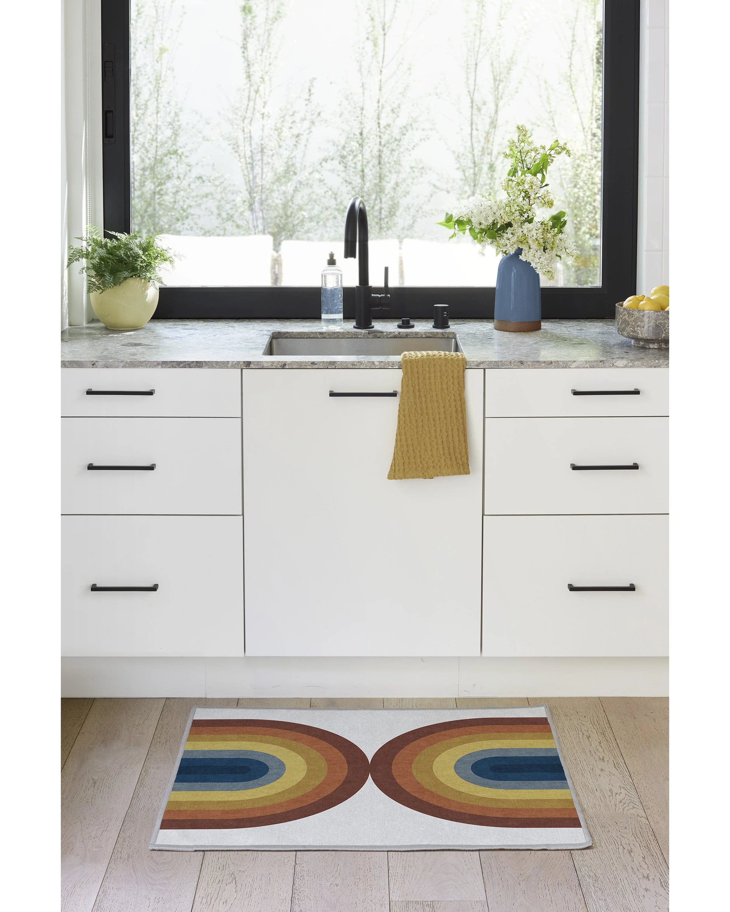 40-absida-rainbow-flatwoven-rug-4.webp Absida Rainbow Flatwoven Rug
