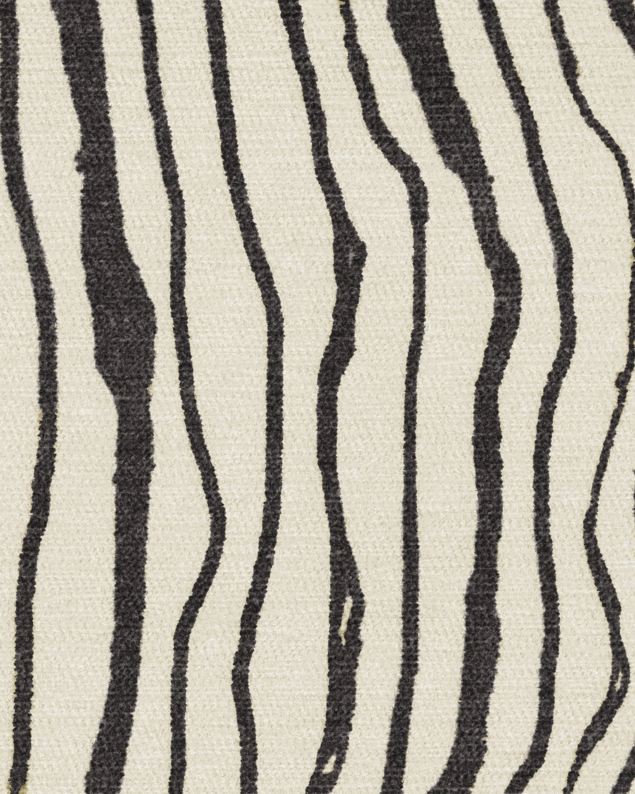 577-seine-black-ivory-rug-2.webp Seine Black & Ivory Rug