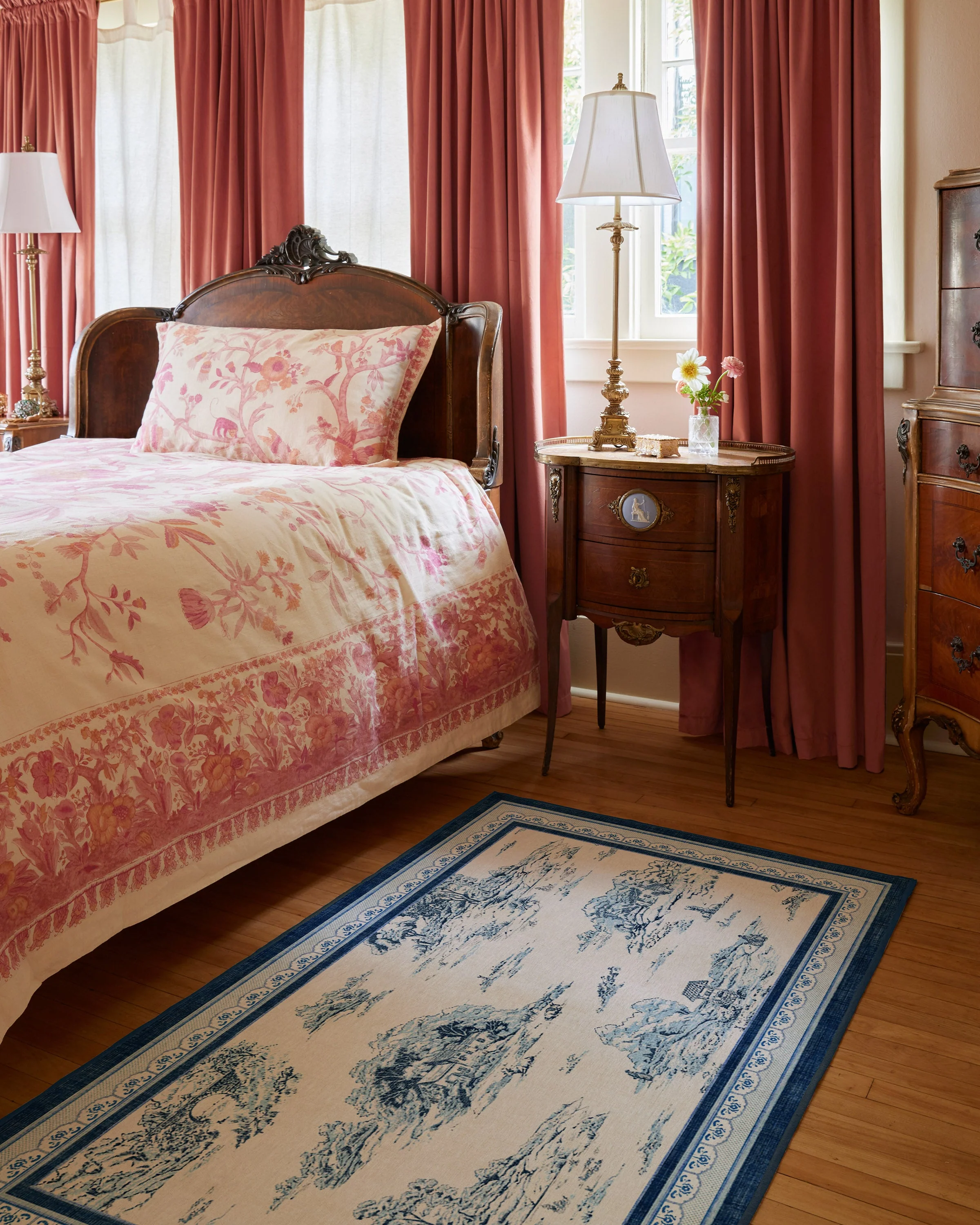 794-provence-toile-delft-blue-flatwoven-rug-5.webp Provence Toile Delft Blue Flatwoven Rug