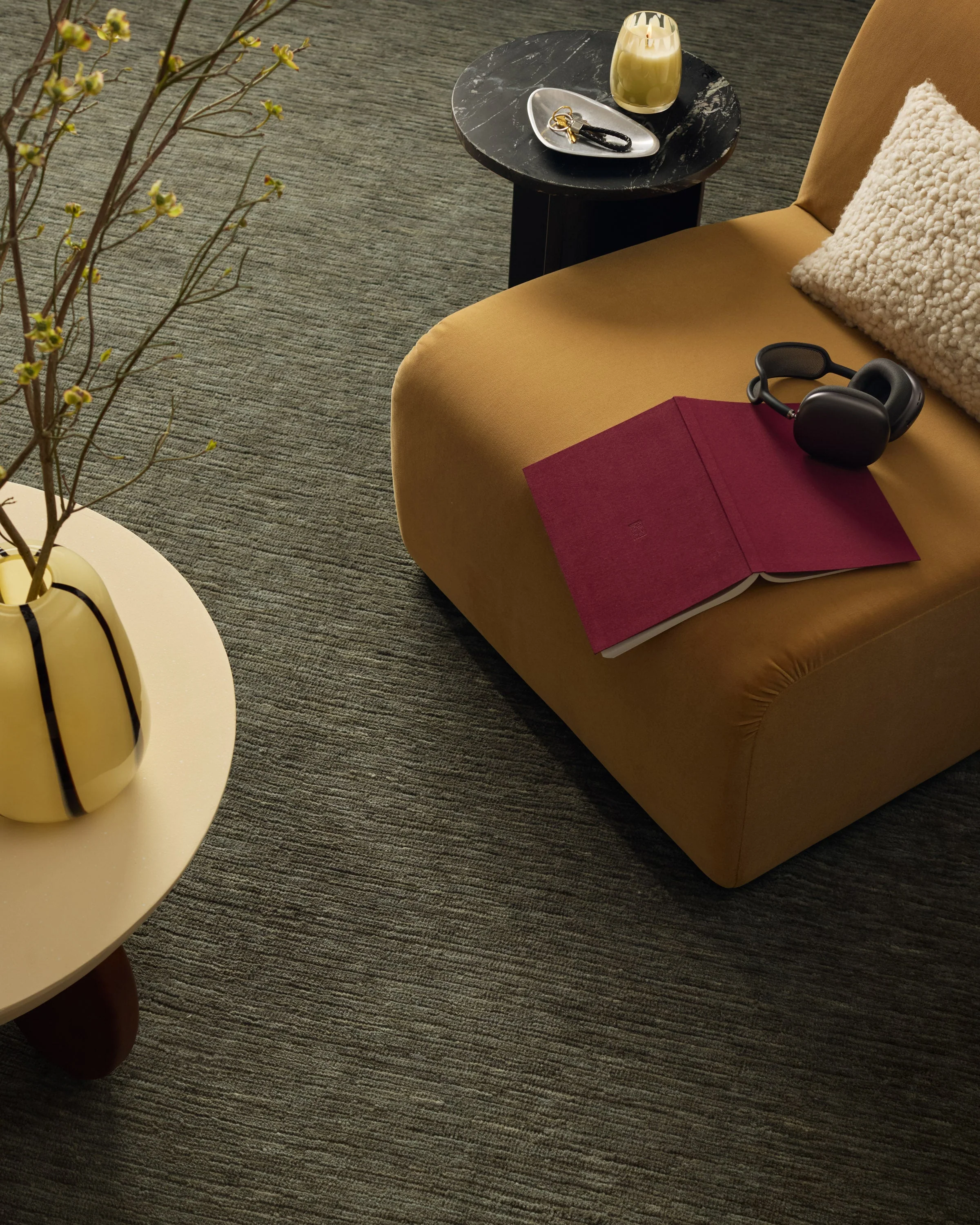 977-finley-smoke-grey-plush-rug-4.webp Finley Smoke Grey Plush Rug